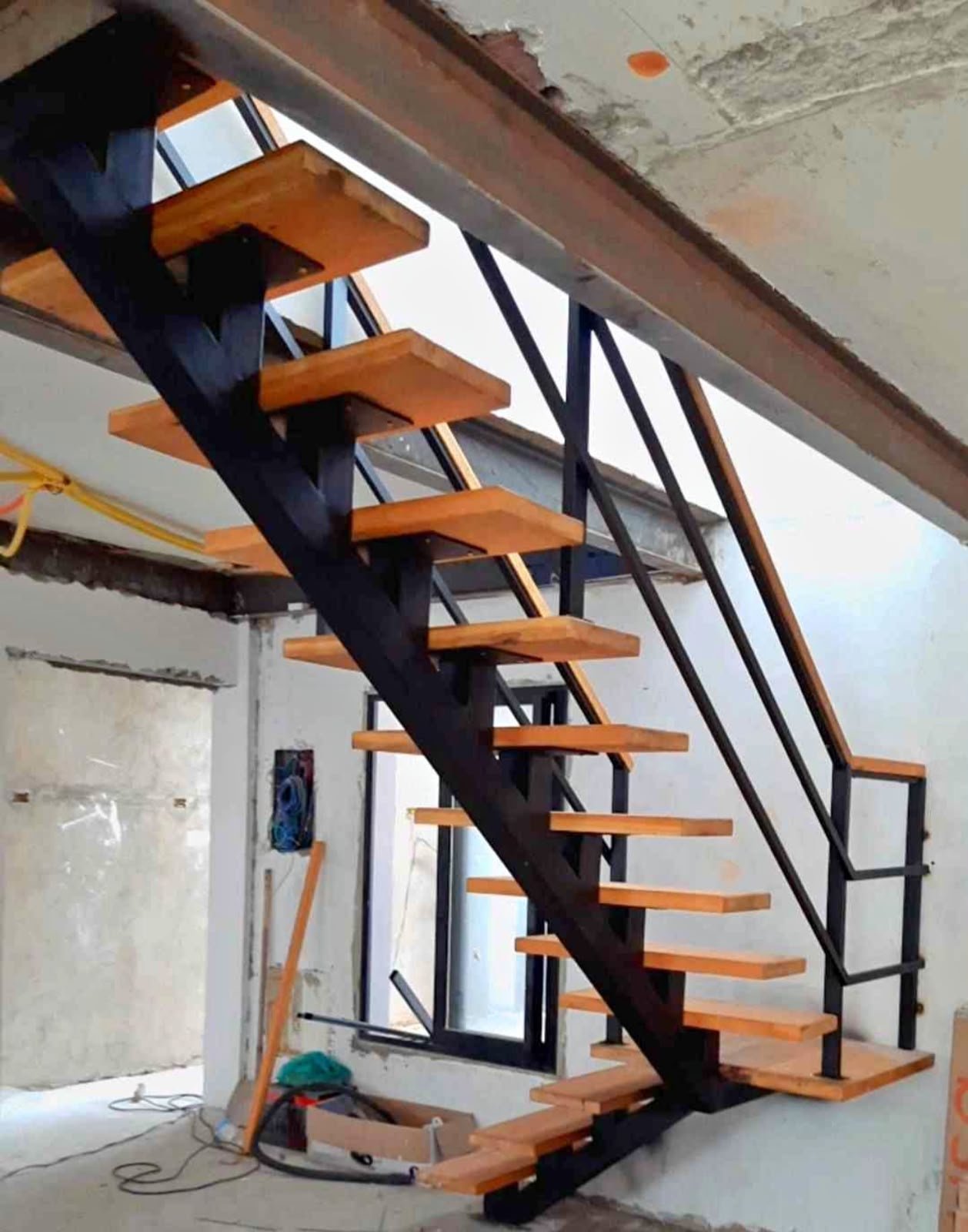 Escada metálica sob medida - Obra real DW